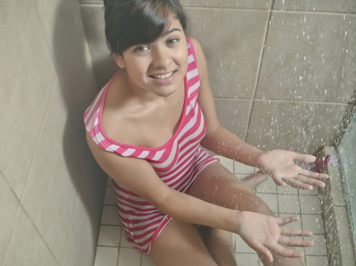 Stunning Hot Indian Babe In Bathroom With Boyfriend Filmed Naked 